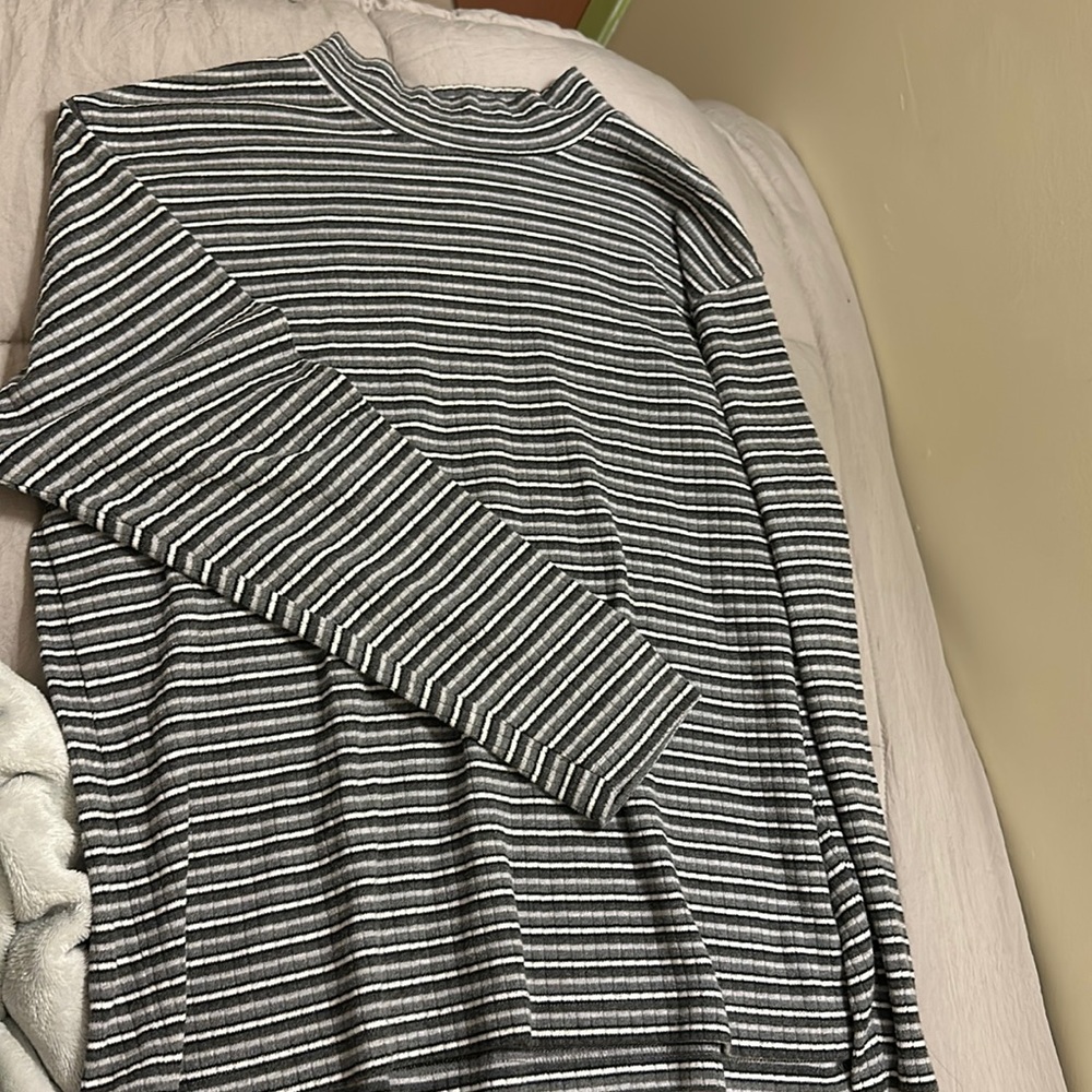 Long sleeve, striped, high neck.